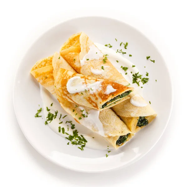 Pancakes Stuffed Spinach Served White Plate Sour Cream — 图库照片