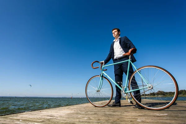 Man Suit Standing Pier Bike Seaside — Stockfoto