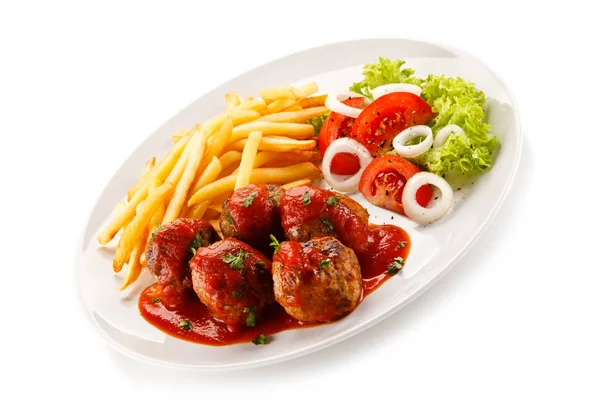 Polpette Stufate Con Sugo Pomodoro Patatine Fritte Insalata — Foto Stock