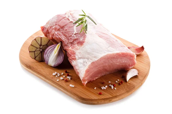 Filete Cerdo Crudo Con Especias Para Cocinar Sobre Tabla Madera — Foto de Stock