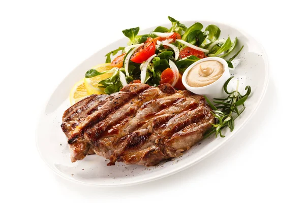 Gegrilltes Schweinesteak Mit Salat Und Senf — Stockfoto