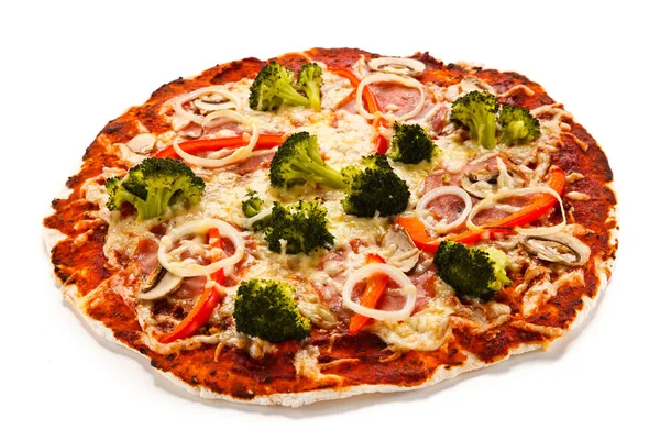 Vista Próxima Pizza Isolada Fundo Branco — Fotografia de Stock