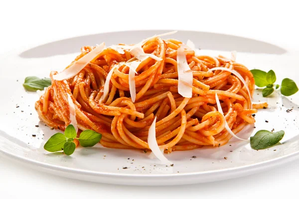 Pasta Met Tomatensaus Parmezaanse Kaas Basilicumbladeren — Stockfoto