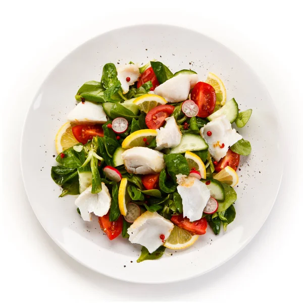 Fischsalat Mit Gemüse Und Zitrone — Stockfoto