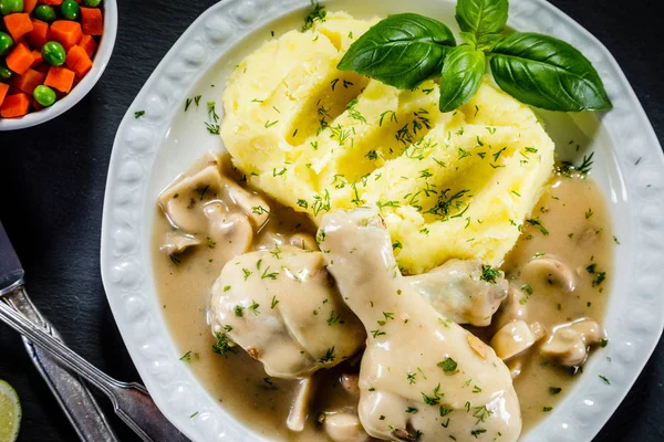 Stewed Chicken Drumsticks Mashed Potatoes Salad — Stock Photo, Image