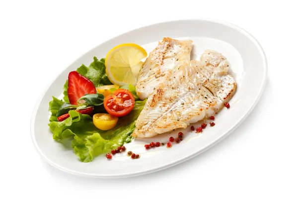 Gebackener Fisch Mit Tomaten Salat Und Zitrone — Stockfoto