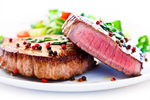 Medalhões Carne Assada Com Cenouras Espargos — Fotografia de Stock