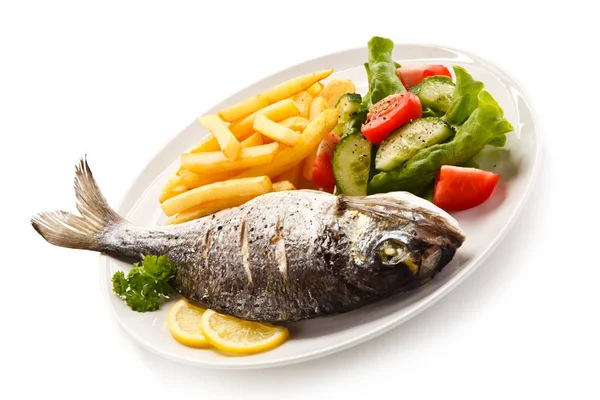 Whole Fish Fresh Vegetables French Fries — Stock Photo, Image