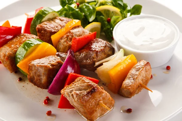 Shashlik Meat Vegetables Skewers Sauce — Stock Photo, Image