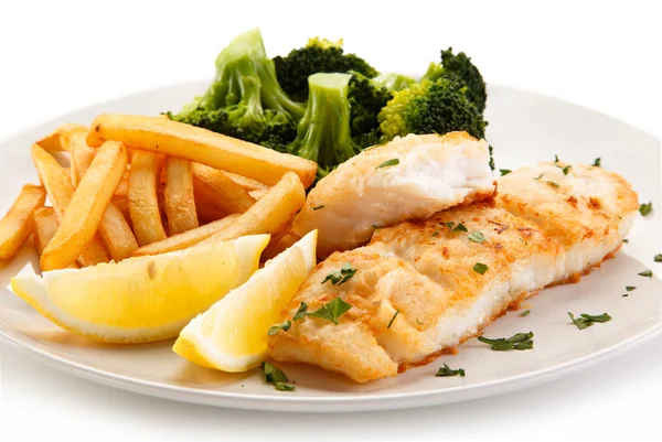 Gebratener Fisch Mit Pommes Frites Zitrone Und Brokkoli — Stockfoto