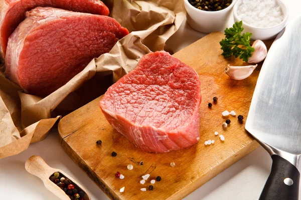 Gesneden Varkensvlees Geserveerd Houten Tafel — Stockfoto