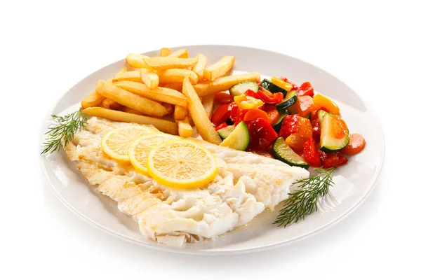 Fisch Mit Pommes Und Gemüse Auf Dem Teller — Stockfoto