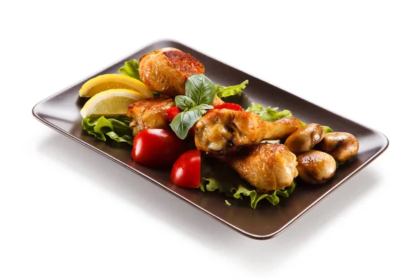 Chicken Drumsticks Vegetables Served Brown Plate — Stock Photo, Image