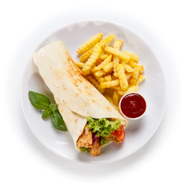 Shawarma Med Chiken Serveras Med Pommes Frites Och Sås — Stockfoto