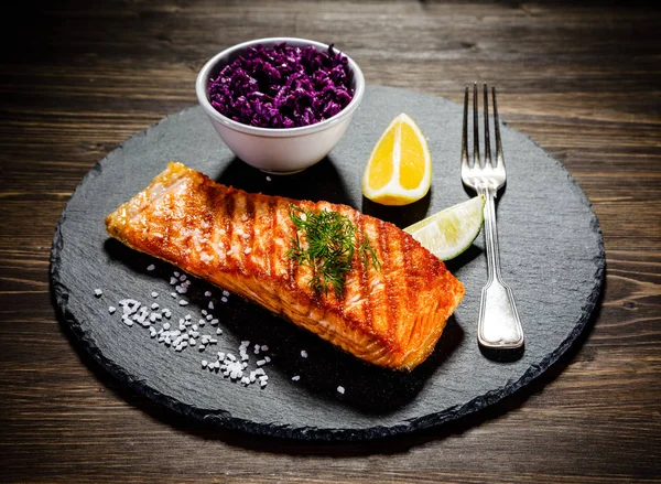 Grilled Salmon Served Red Cabbage Lemon — Stock Photo, Image