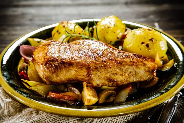 Fırında Tavuk Göğsü Sebzeli Haşlanmış Patatesli — Stok fotoğraf