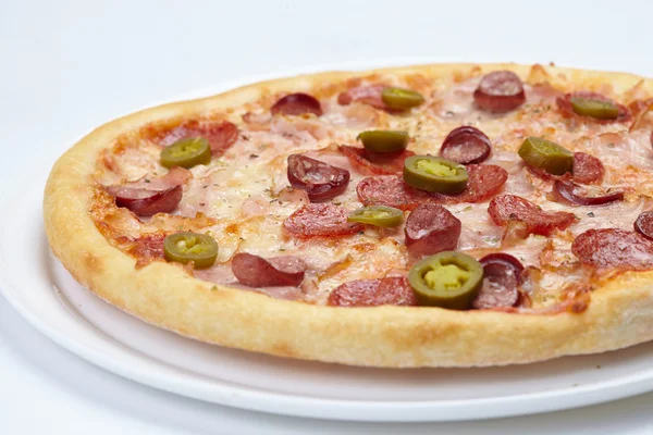 Färska välsmakande pizza — Stockfoto