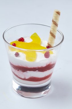 taze tatlı meyve ile