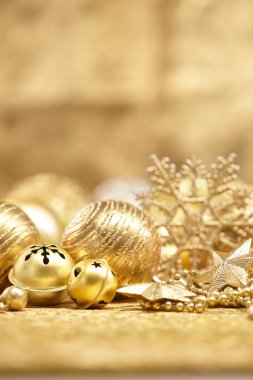 Altın Noel süslemesi