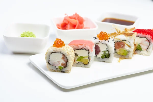 Frisches, schmackhaftes Sushi — Stockfoto