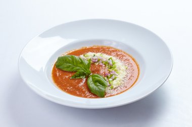 Tabakta domates çorbası