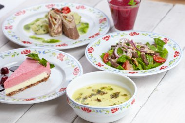 Tablo tam akşam yemeği