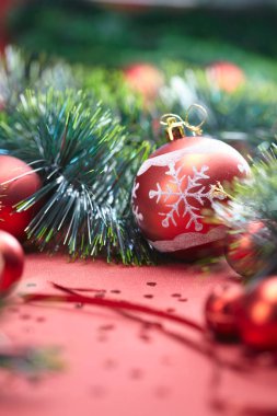 kırmızı yılbaşı oyuncak