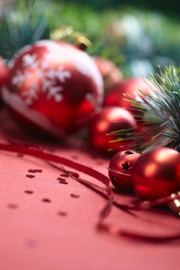 kırmızı yılbaşı oyuncak