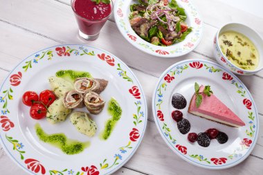 Tablo tam akşam yemeği