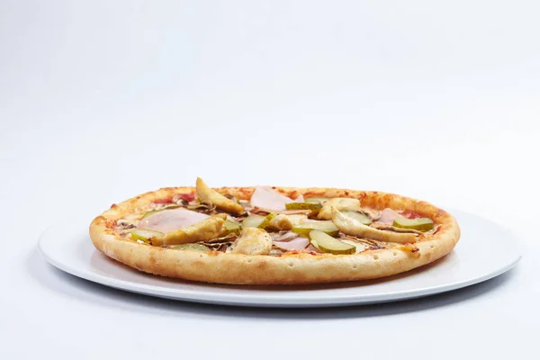 Färska välsmakande pizza — Stockfoto