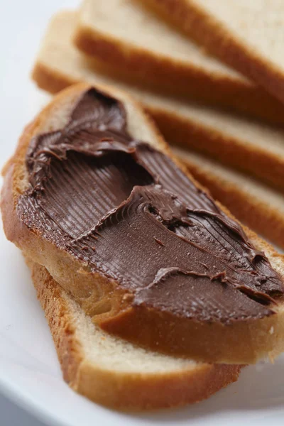 Bröd med choklad grädde — Stockfoto