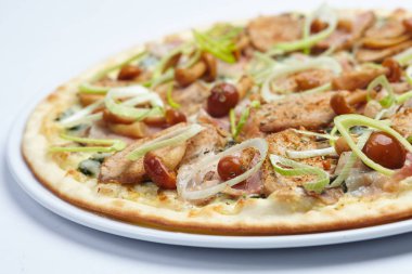 et ve mantarlı pizza