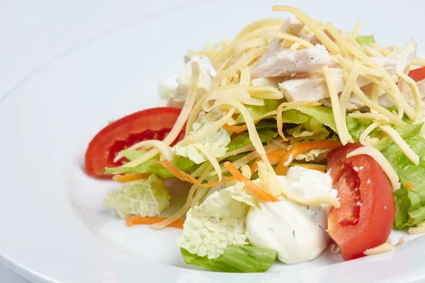 Leckerer Salat mit Schinken — Stockfoto