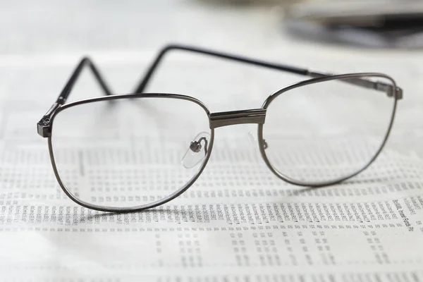 Geschäftszusammensetzung mit Brille — Stockfoto