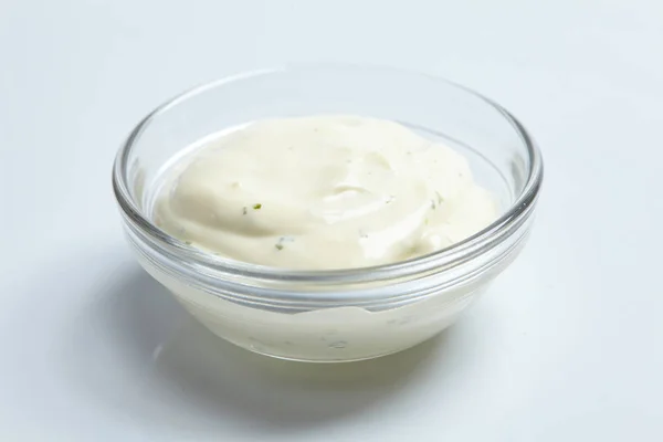 Salsa blanca en tazón —  Fotos de Stock