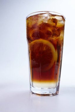 Yaz içeceği limon ve buz