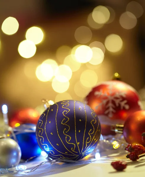 Kleurrijke kerstballen — Stockfoto