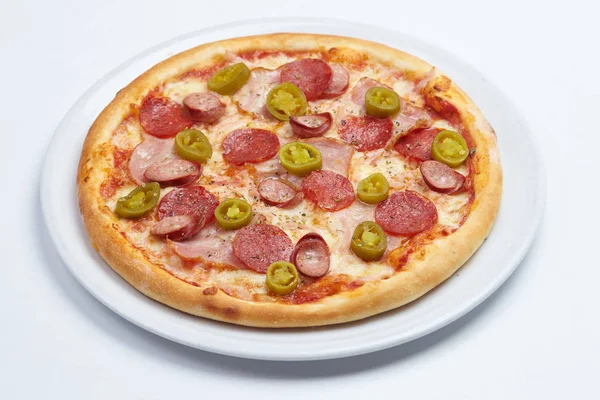 Färska välsmakande pizza — Stockfoto