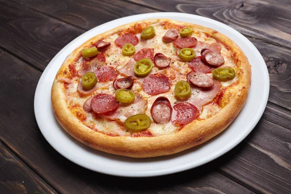 Friss, ízletes pizza — Stock Fotó