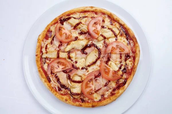 Färska välsmakande pizza — Stockfoto