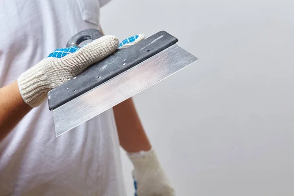 Hombre con cuchillo de masilla — Foto de Stock