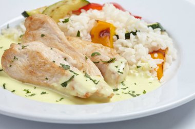 Taze lezzetli tavuk pilav ile