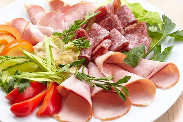Mięso przekąska z zielonych — Zdjęcie stockowe