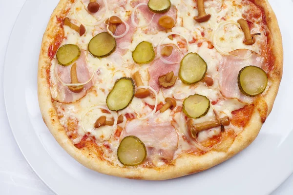 Verse smakelijke pizza — Stockfoto