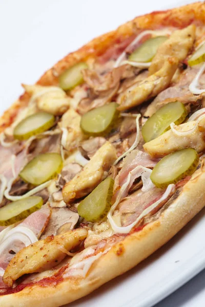 Färska välsmakande pizza — Stockfoto