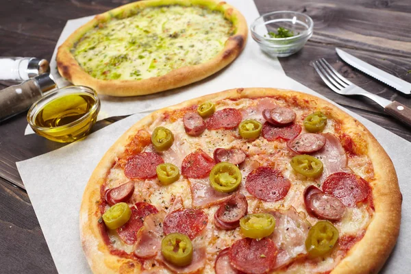 Verse smakelijke pizza — Stockfoto