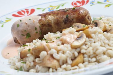 Arpa ile lezzetli sosis