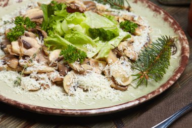 taze mantar salatası