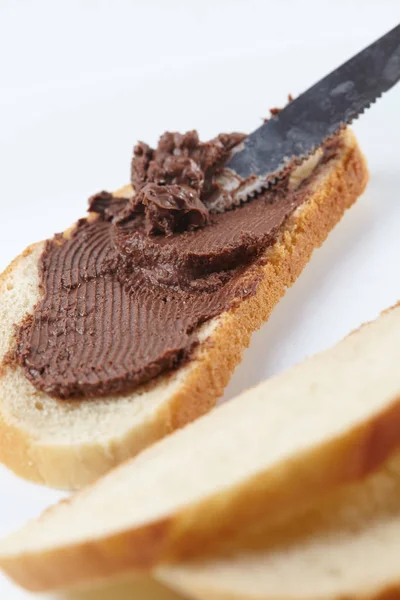 Brood met chocolade crème — Stockfoto