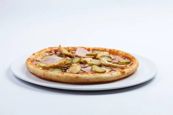 Frische leckere Pizza — Stockfoto